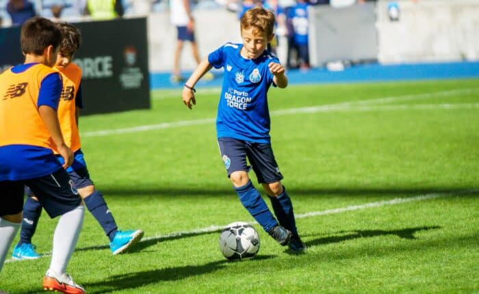 fc-porto-camps-belgium-player-dribbling