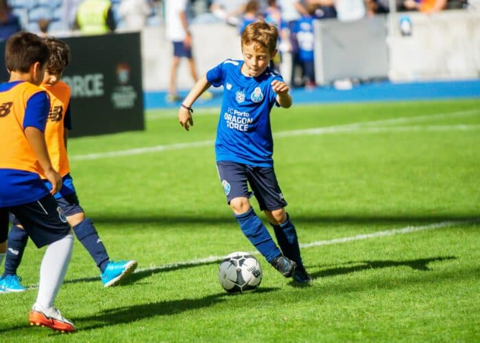 fc-porto-camps-belgium-player-dribbling