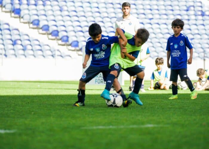 fc-porto-camps-belgium-player-challenging