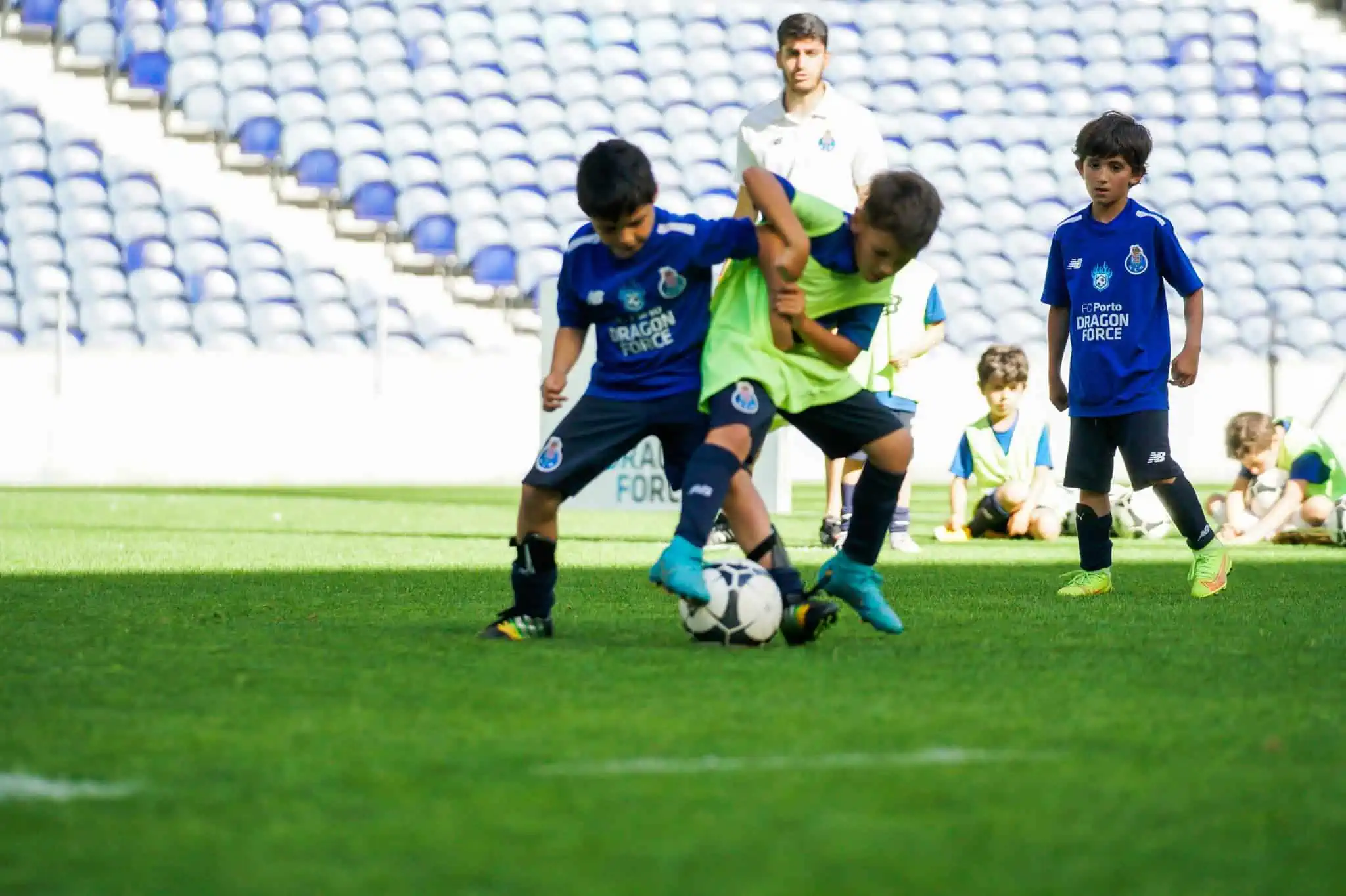 fc-porto-youth-football-tours-camps-player-challenging
