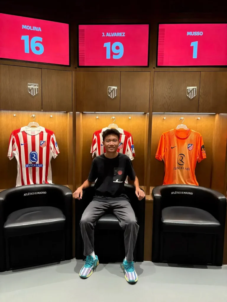 Mai Nguyen inside the Atlético de Madrid first team dressing room at the Metropolitano Stadium, September 2025