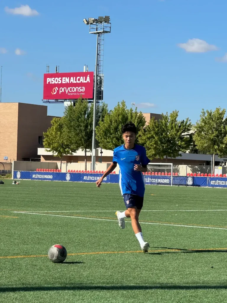 Mai Nguyen individual training session with the club coaches at Atlético de Madrid Academy, September 2025