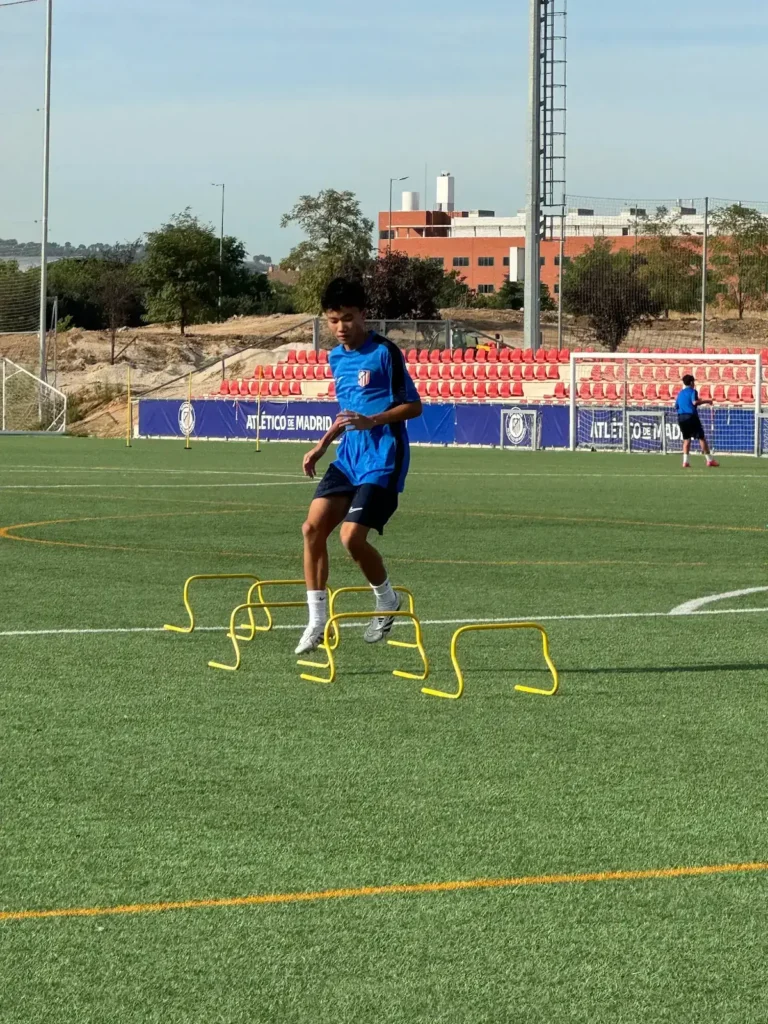 Mai Nguyen individual training session during agility session at Atlético de Madrid Academy, September 2025